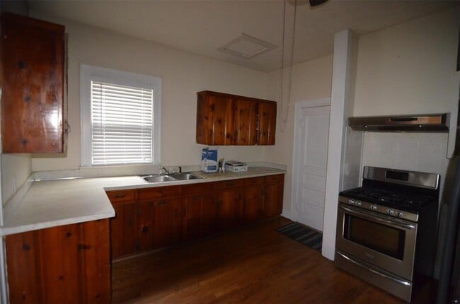 Building Photo - 321 Dorchester St