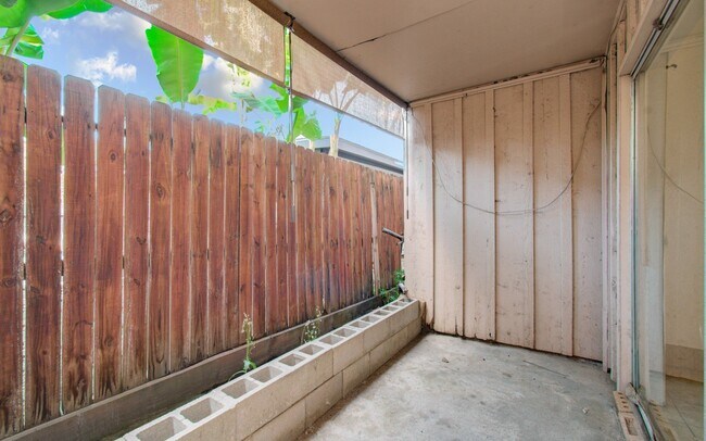 Building Photo - 8110 Albacore Dr