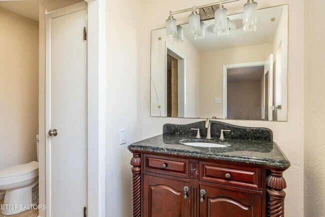 Building Photo - Maryville 37803 - 3 bedroom, 2 bath - call Jackie Mills 865-748-2851