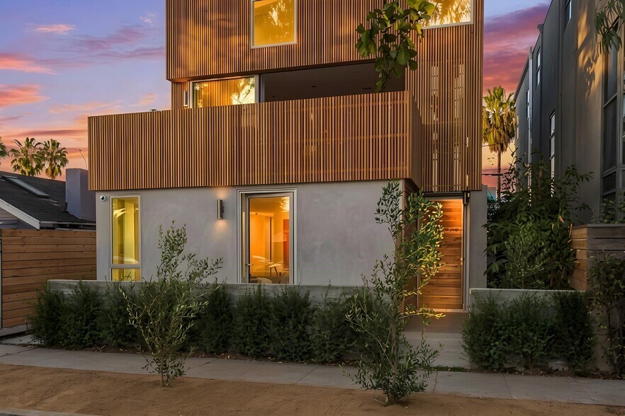 Building Photo - 1519 Cabrillo Ave