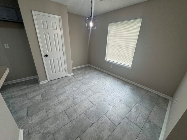 Building Photo - 5457 Sundale Way S