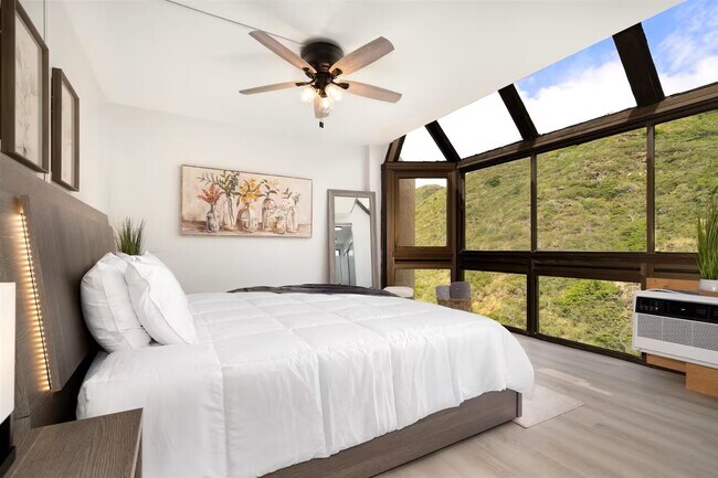 Building Photo - 531 Hahaione St