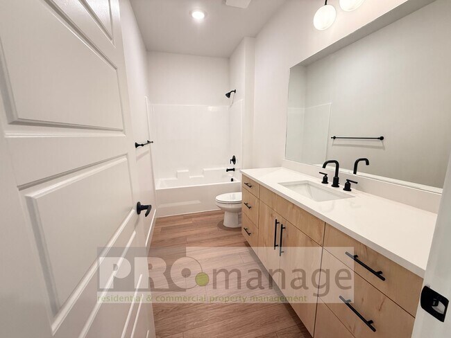 Building Photo - Gorgeous *NEW* Townhouse on the west side