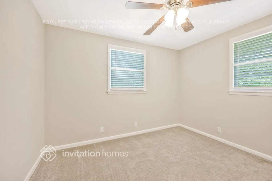 Building Photo - 118 Robinhood Cir