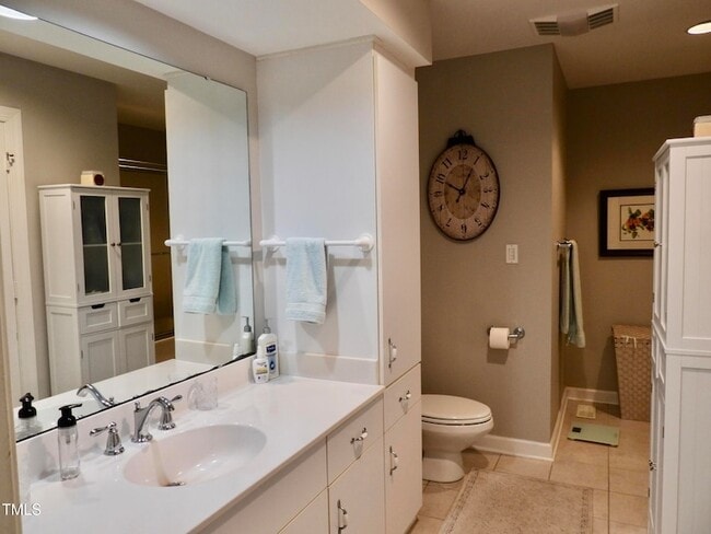 Building Photo - 531 Weathersfield