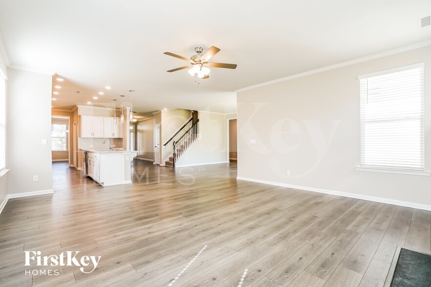 Building Photo - 355 Streamliner Blvd