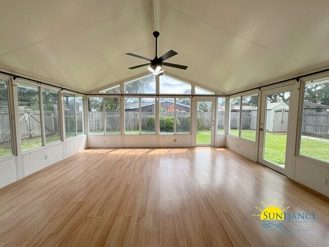 Building Photo - 1501 Royal Palm Dr