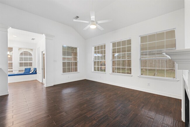 Building Photo - 9023 Eaglecove Dr