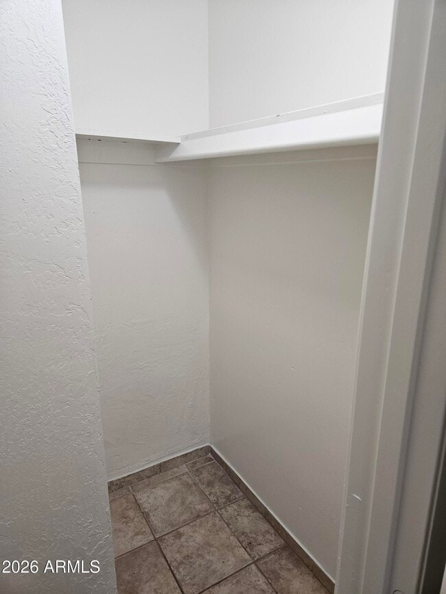 Building Photo - 703 W Rose Ln