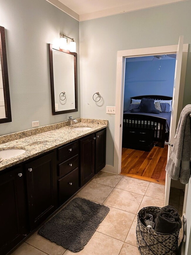 Building Photo - "Charming 4-Bedroom Retreat near beach acc...