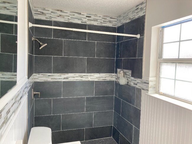 Building Photo - 207 E St