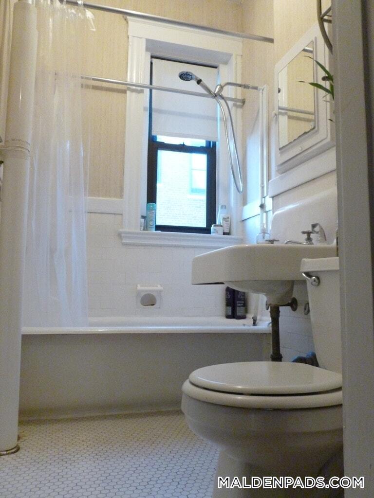 Building Photo - 17-19-19 Washington St S