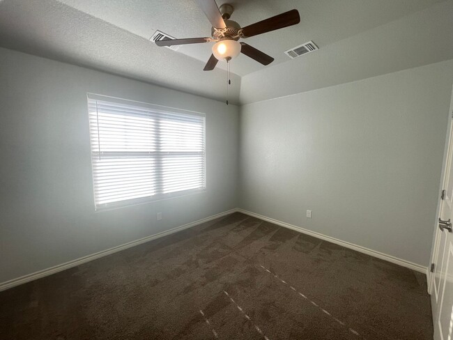 Building Photo - Two Story Beauty in Desert Ridge