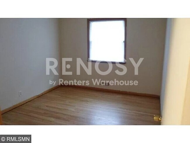Building Photo - Wonderful 2BD / 1 BA DUPLEX  in Minneapolis Available 1/1/2024!
