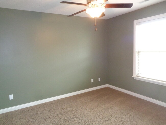 Building Photo - 2702 Comstock Dr