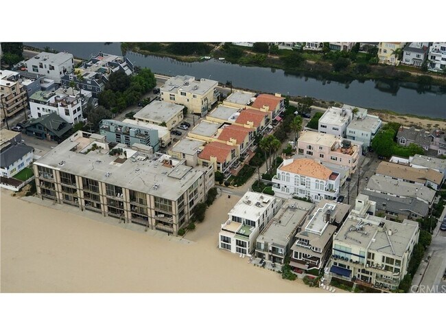 Building Photo - MR0021 (RUBS)