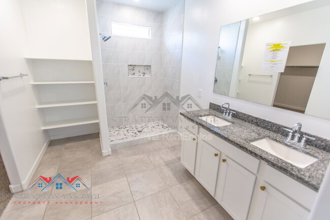 Building Photo - 1673 N Wrigley Dr