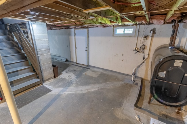 Building Photo - 2 Bedroom Ranch with Solar Panels, great e...