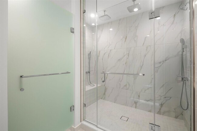 Building Photo - 400 Central Ave