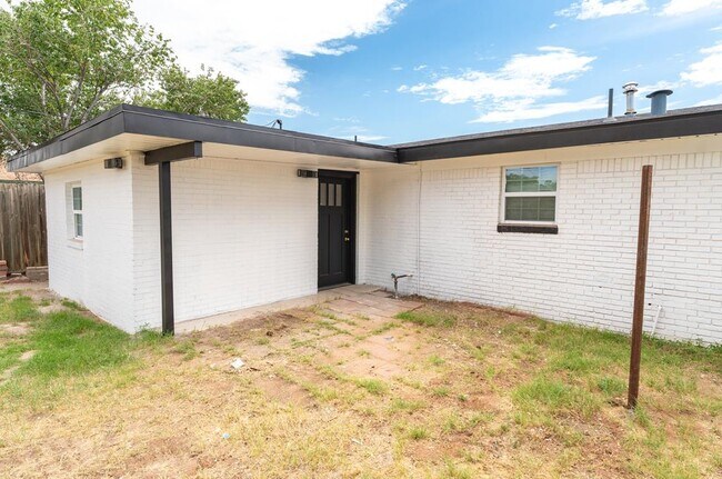 Building Photo - 4209 Redbud Ave
