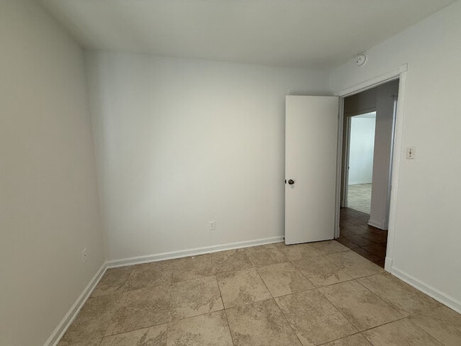 Building Photo - Newington Cove