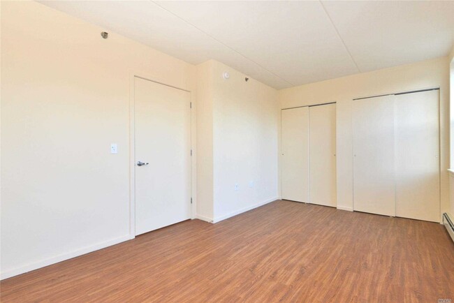 Building Photo - 420 Schroeders Ave