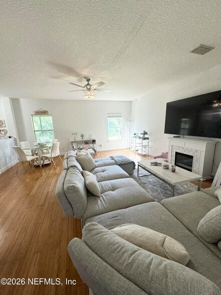 Building Photo - 955 Churchhill Ln