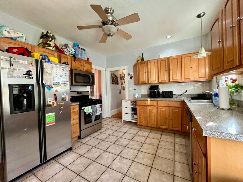 Building Photo - 83 Wensley St