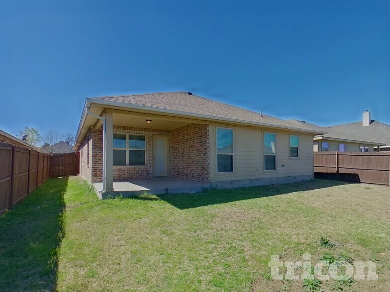 Building Photo - 825 Bens Dr