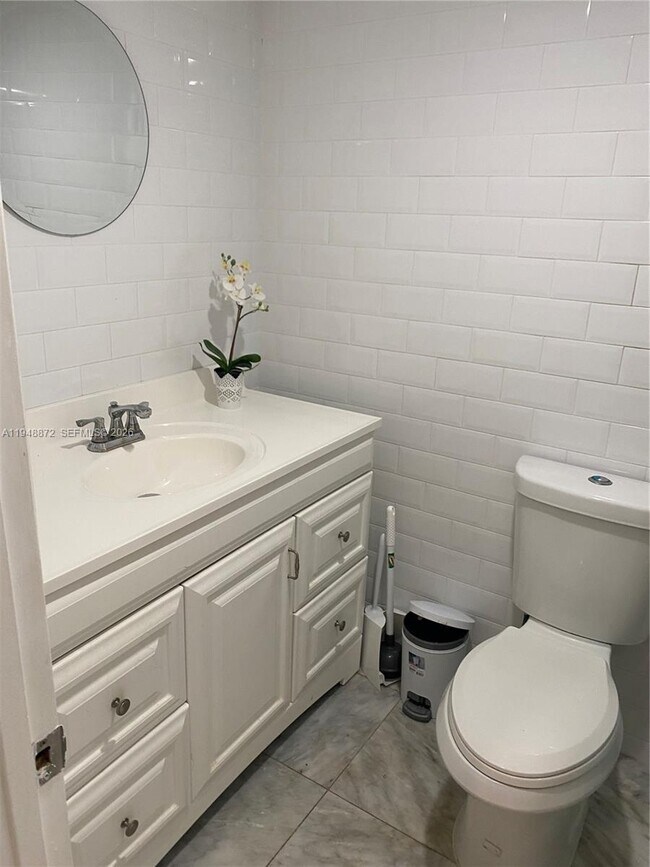 Building Photo - 1965 S Ocean Dr