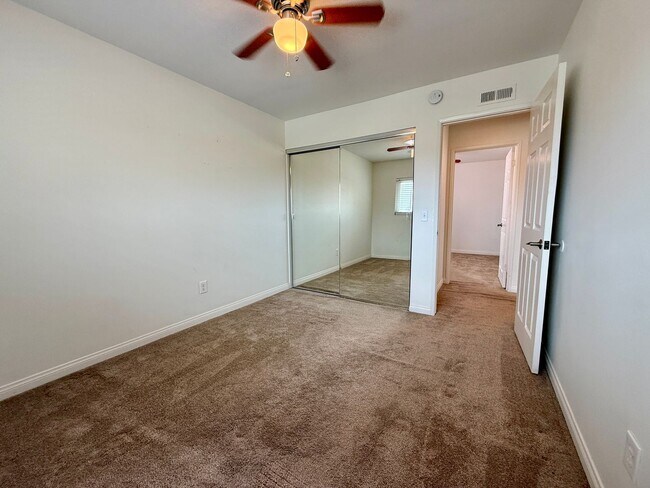 Building Photo - Spacious 4 Bedroom House with Large Fenced Yard! Landscaping Included! Two Car Garage!