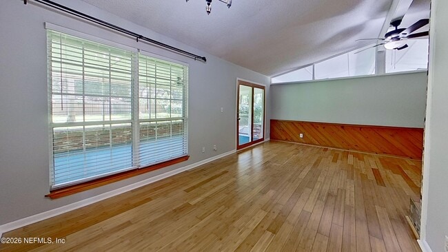 Building Photo - 1301 Kings Rd