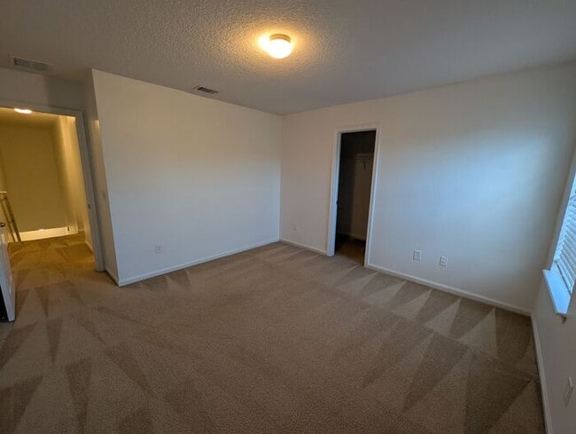 Building Photo - 546 Scrub Jay Dr