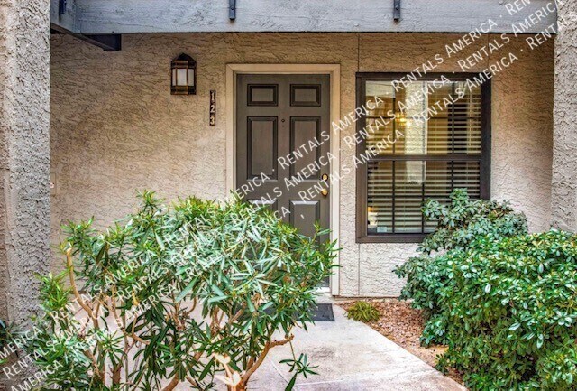 Building Photo - 8020 E Thomas Rd
