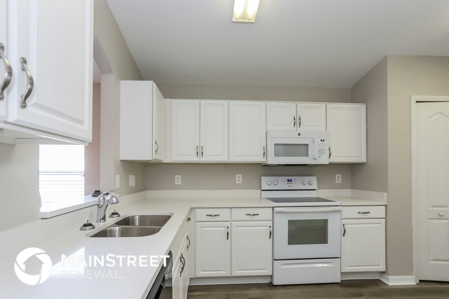 Building Photo - 8007 Canterbury Lake Blvd