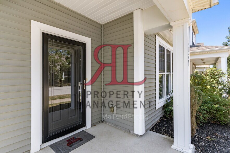 Building Photo - 6167 Upper Albany Xing Dr