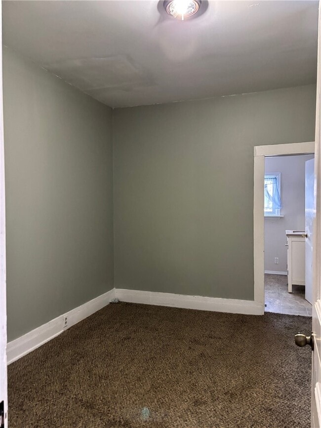 Building Photo - 49 Bridge St