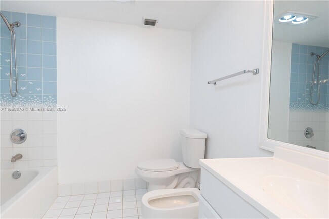 Building Photo - 6061 Collins Ave