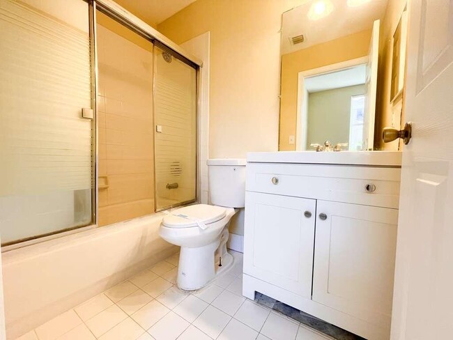 Building Photo - 861 Summit Lake Dr