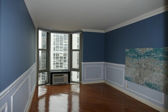 Building Photo - 1340 N Dearborn St