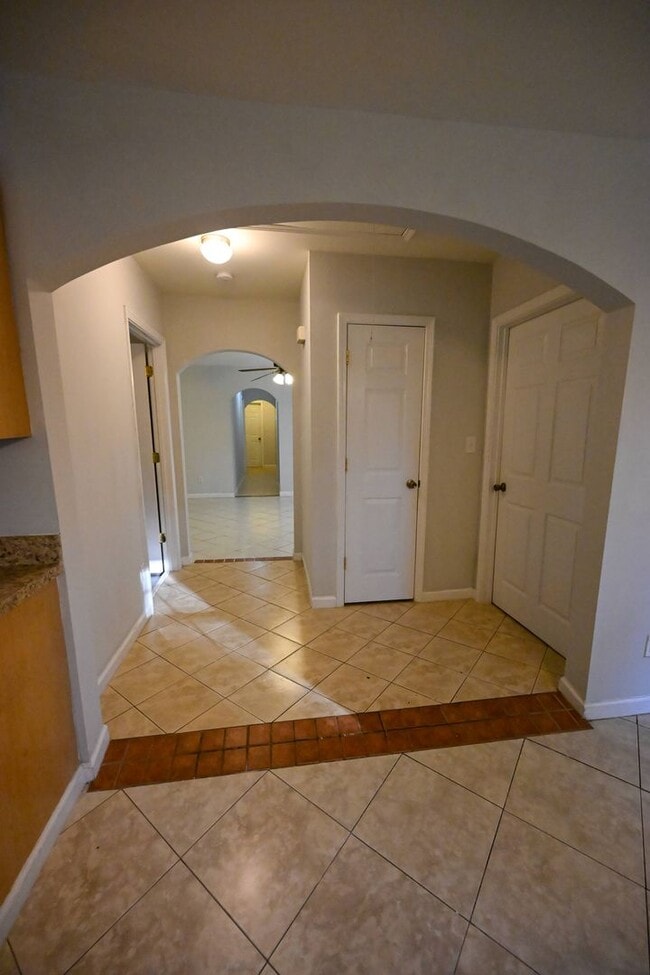 Building Photo - Stunning 3BR / 3BA Home on 2.48 Acres – Hillsborough, NC