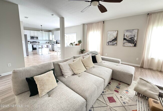 Building Photo - 1674 Hawkins Cove Dr E
