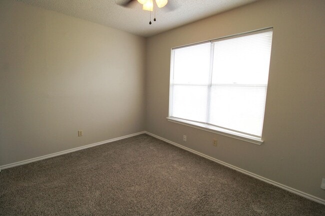 Building Photo - 961 Schertz Pkwy