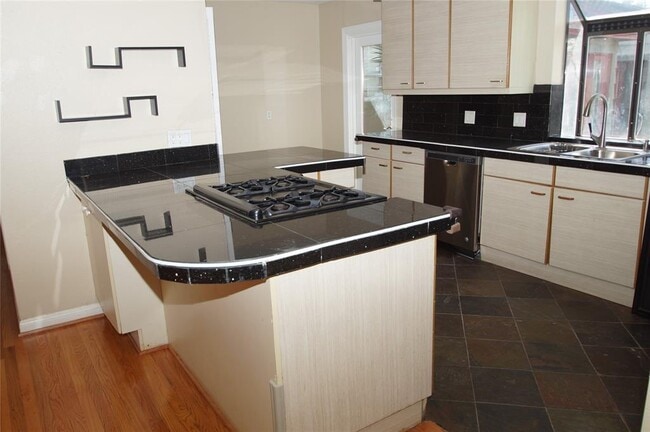 Building Photo - 5564 Aspen St