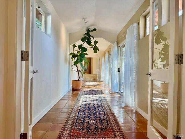 Building Photo - 321 Dutch Henry Canyon Rd