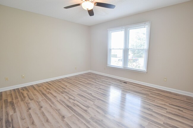 Building Photo - Pet Friendly Four Bedroom!