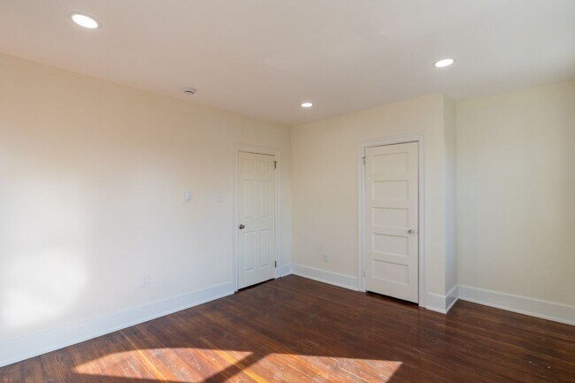 Building Photo - 5003 Pine St