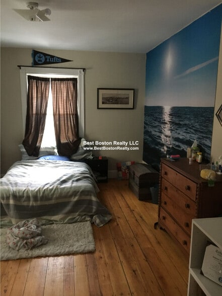 Primary Photo - 17 Putnam Ave
