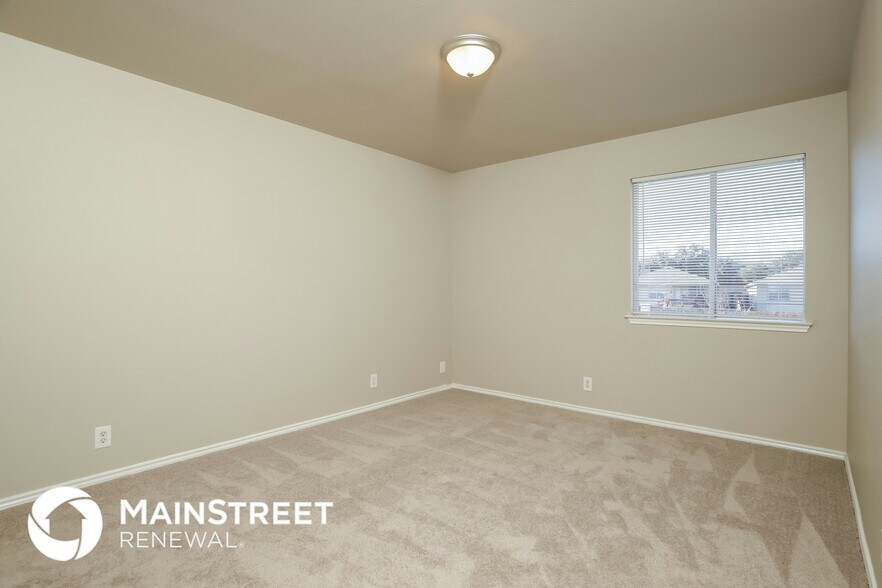 Building Photo - 3927 Nuttall Oak Dr