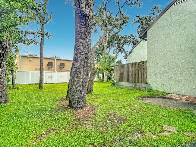 Building Photo - 5602 Ashley Oaks Dr